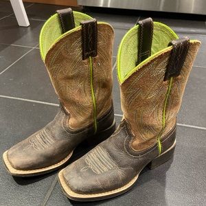 Ariat Girls size 11 riding boots with green detail
